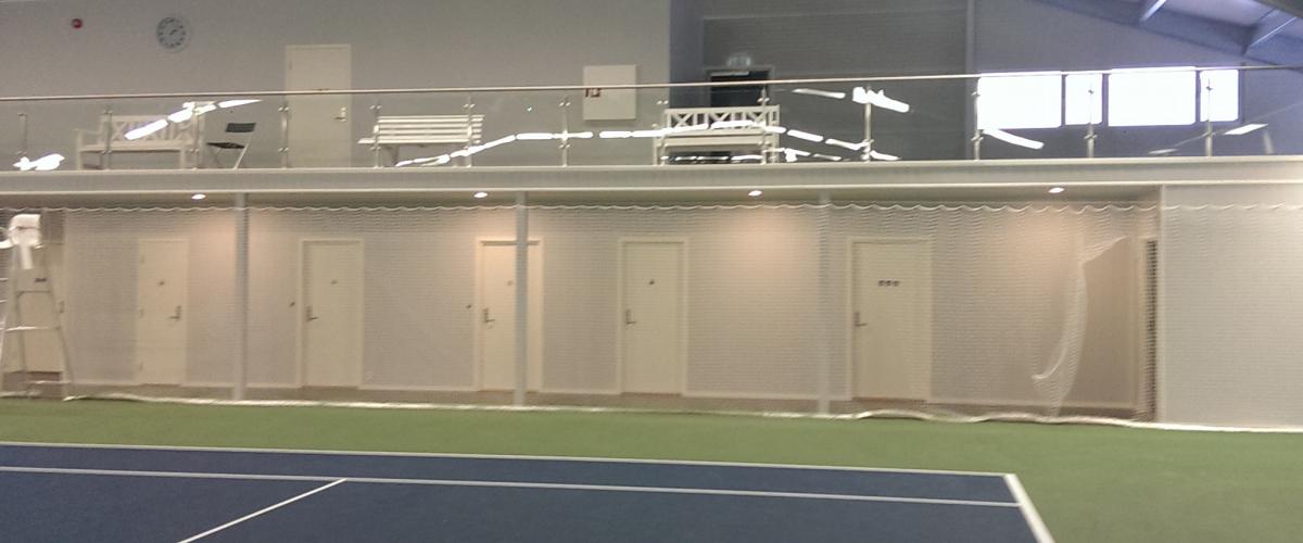 Innendørs tennisbane