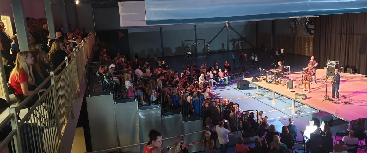 Konsert i idrettshall
