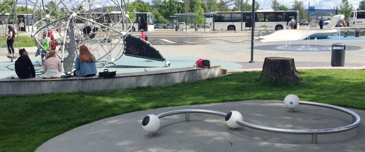 Klatrestativ og balansegang i Jernbaneparken