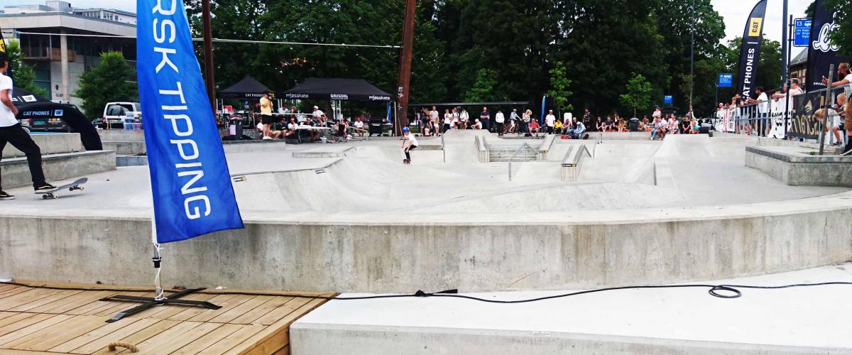 Arrangementet Mjøsskate pågår i Jernbaneparken