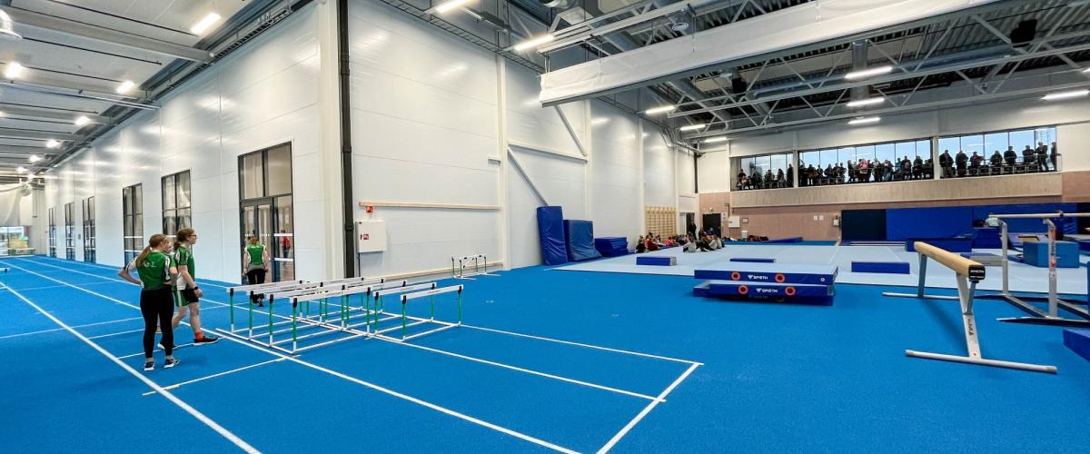 Friidrettsutøvere gjør seg klare for hekkeløp