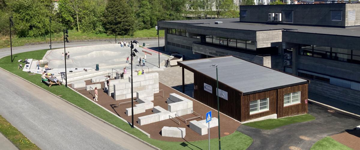 Flyfoto av anlegget hvor hele parkouranlegget er i fokus.