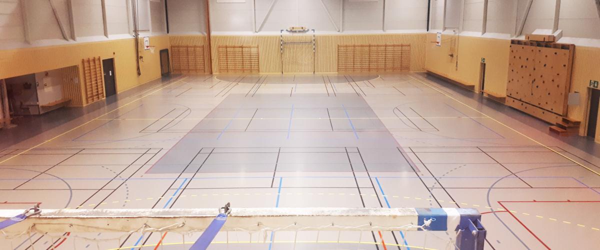 Utsikt til hall fra møterom i 2. etasjen. Foto: Gode idrettsanlegg Fleridrettshallen