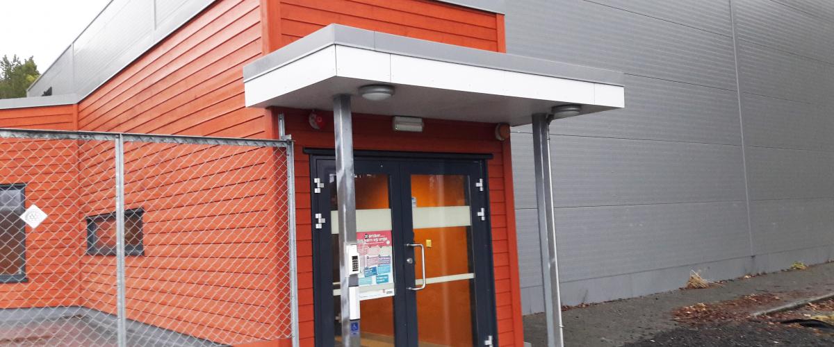 Skoleinngang. Foto: Privat Skoleinngang