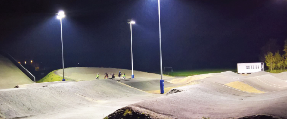 Anlegget er godt belyst. Foto: Råde BMX Belysning