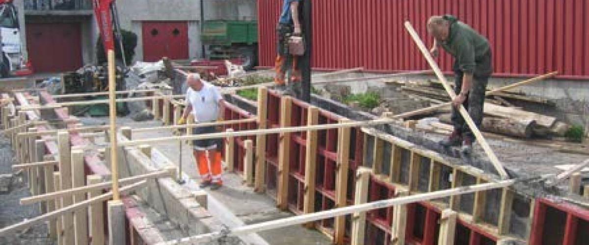 Sideveggene på slisken støpes