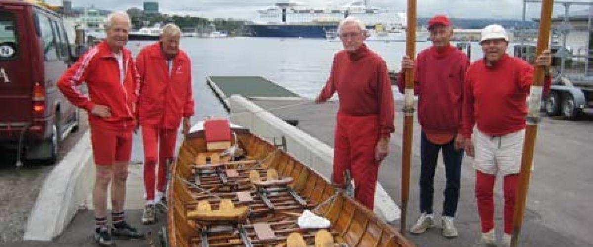5 gamle gutter på over 80 år klare for å sette til sjøs.