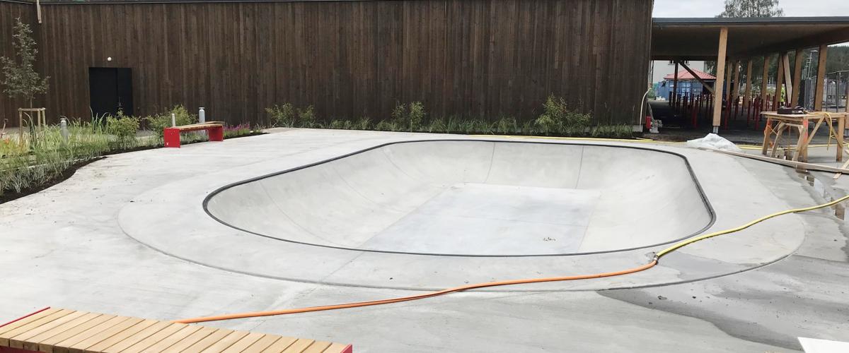 Skatebowl og benker Glommasvingen skole