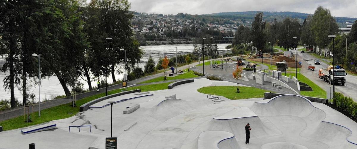 Oversikt over parken, med Glomma i bakgrunnen. Oversikt over parken, med Glomma i bakgrunnen.