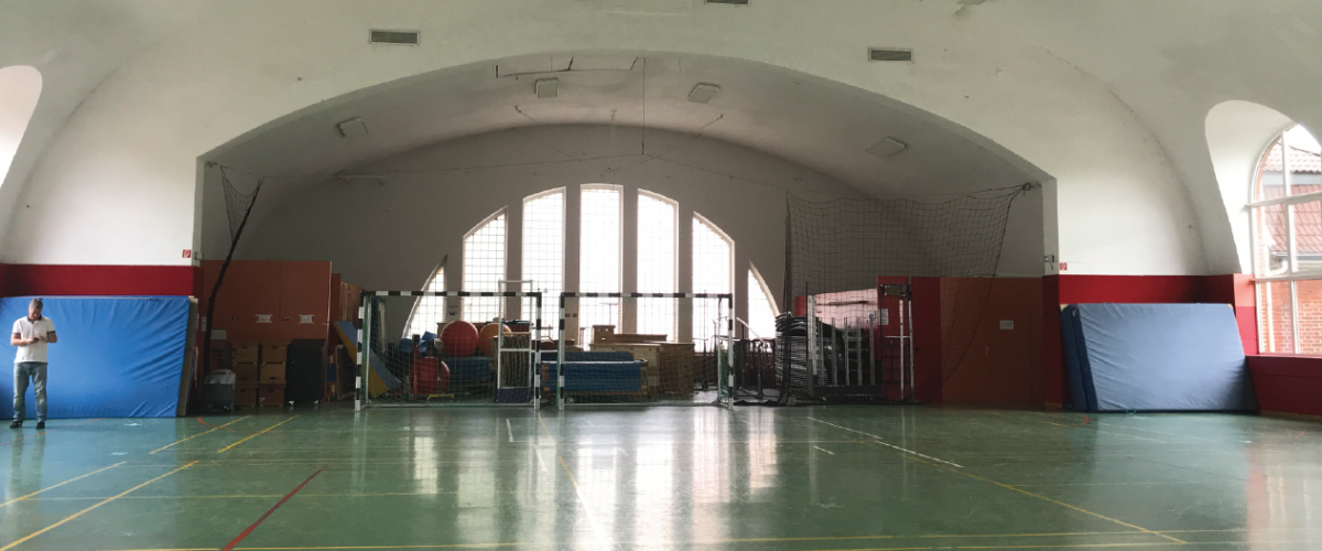 Innsiden av idrettshall
