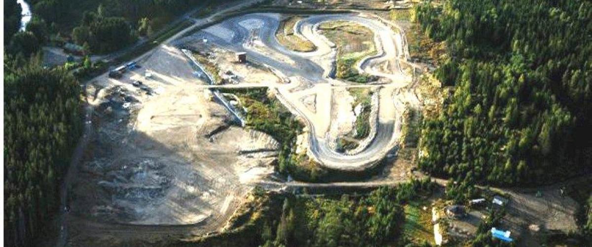 Dronebilde av tidlig byggeprosess av Grenland motorsportsenter. Foto: Mads Andersen Dronebilde av tidlig byggeprosess av Grenland motorsportsenter. Foto: Mads Andersen