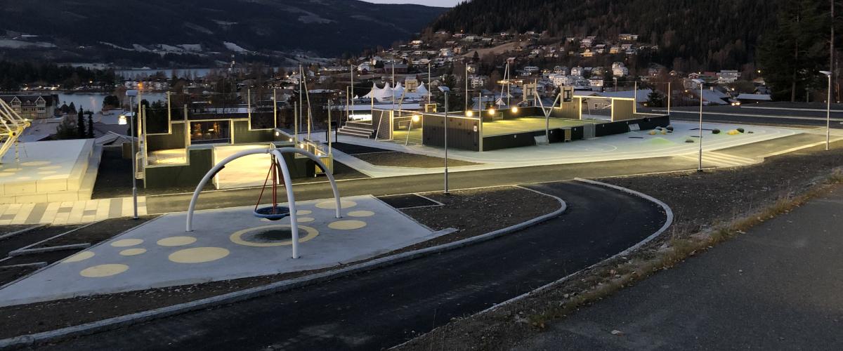 Møteplassen 0-100 i Nord-Aurdal kveldstid.