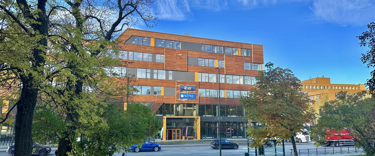 Anlegget finner sted rett over Elgeseterparken i Trondheim. Foto: Gode Idrettsanlegg Fasade Helgasetr Sit Øya