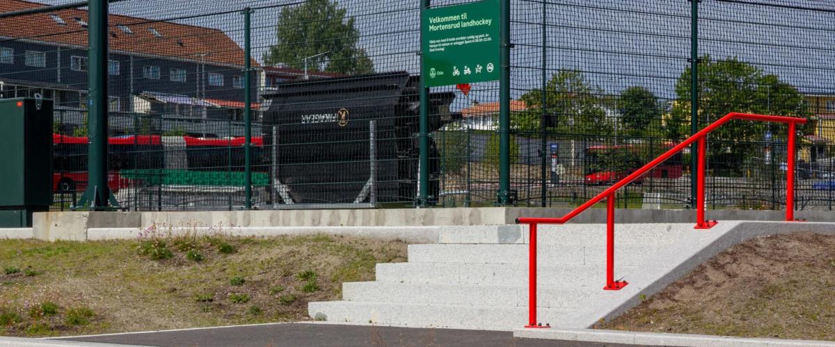 Inngangspartiet til Mortensrud Landhockeyanlegg