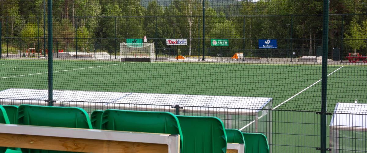 Utsikt over laandhockeybanen fra tribunen 