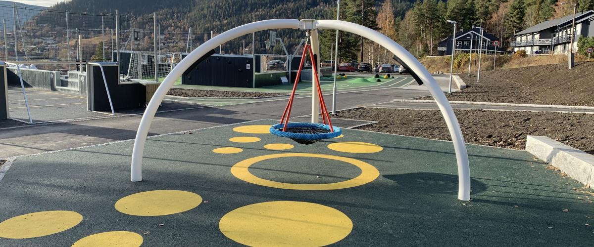 Huskestativ, underlag med store gule felt.