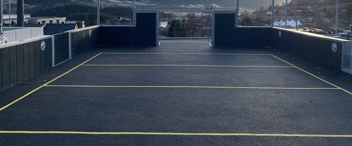 Ballbinge med asfaltsdekke