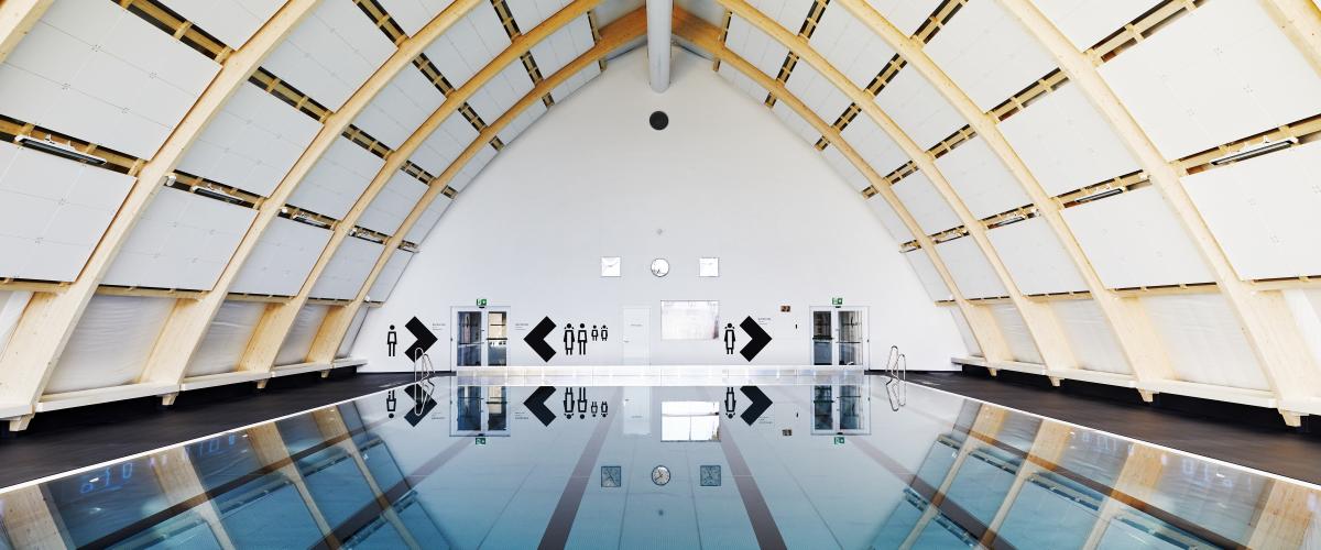 Bassengrommet er luftig og oversiktelig. Foto: Lars Petter Pettersen Oversiktsbilde av hallrommet