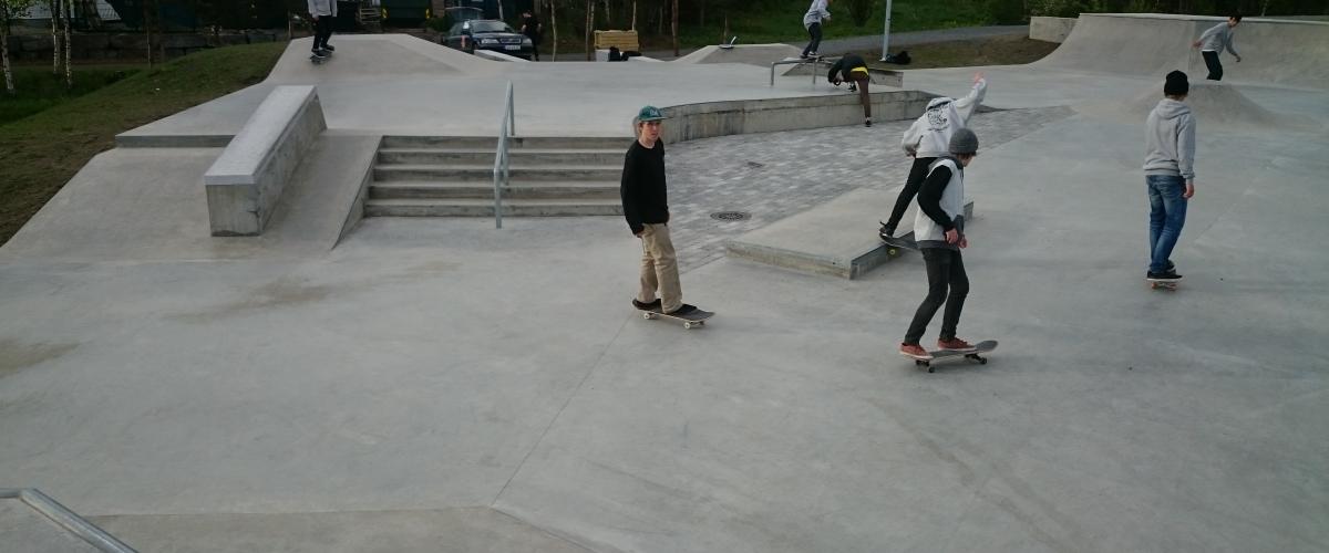 Lillehammer skatepark i bruk av skatere