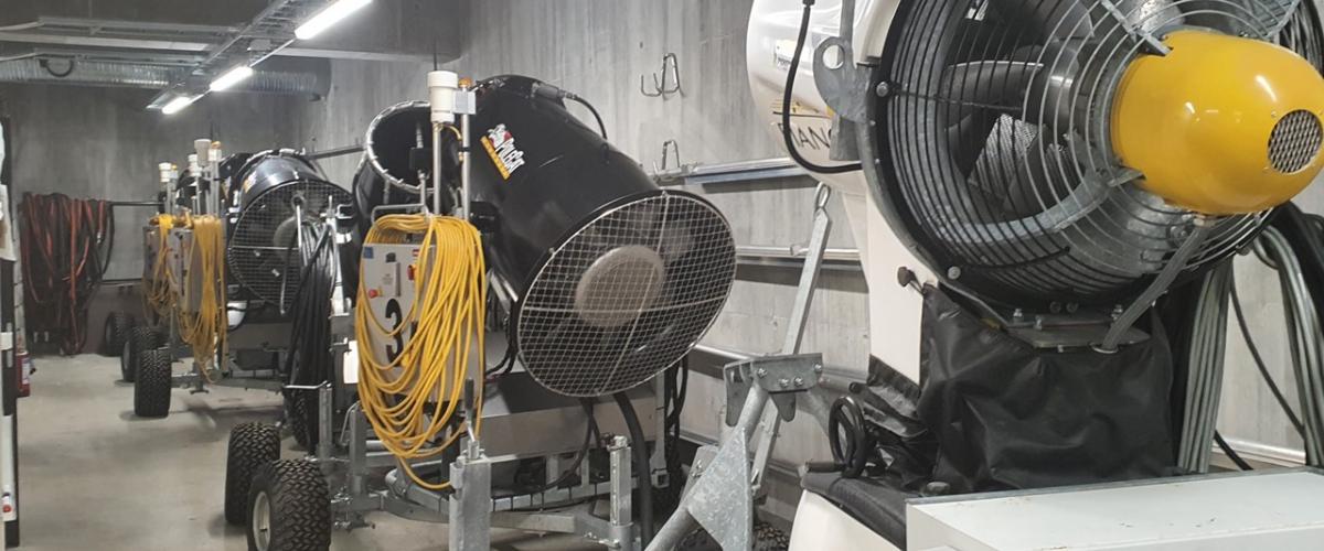 Lager med snøkanoner