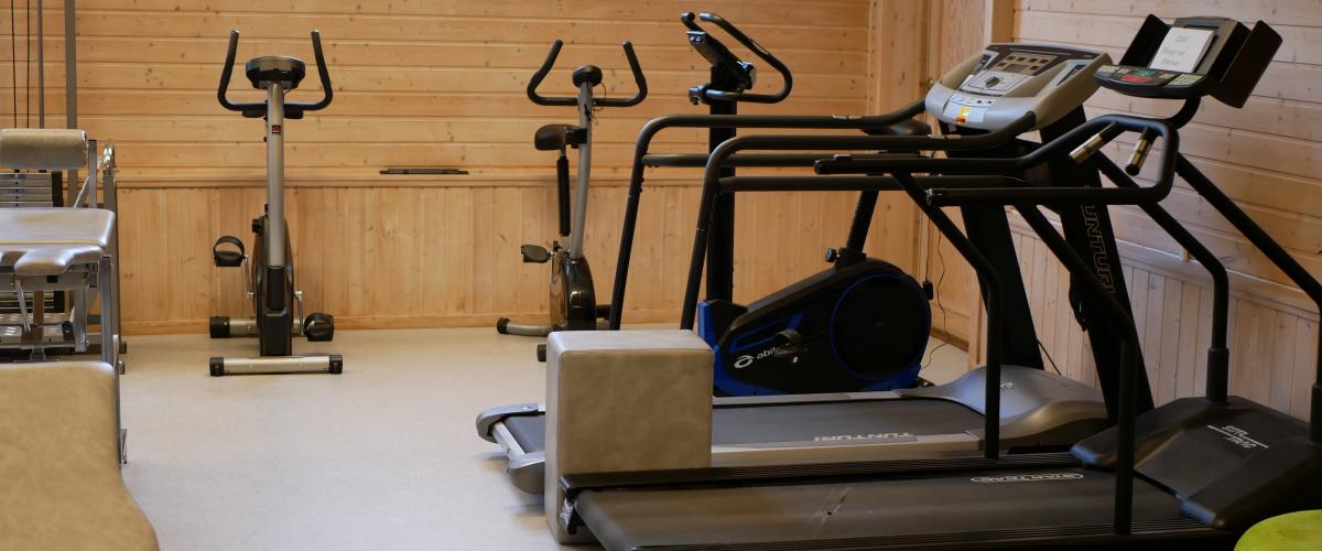 Treningsapparater i trimrommet
