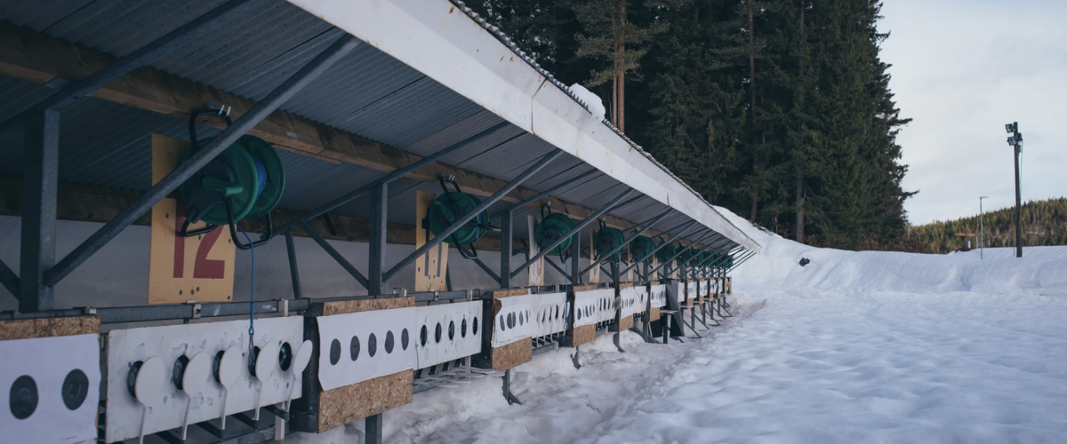 Skiskytteranlegget er en del av oppgraderingene som har blitt gjort de siste tolv årene. Anlegget kan brukes både sommer og vinter. Foto: VSA Bilde av skiskytingblinkene