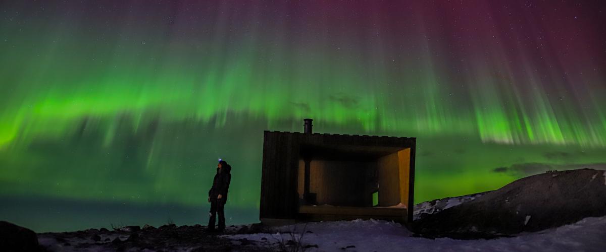 Nordlys ved dagsturhytte