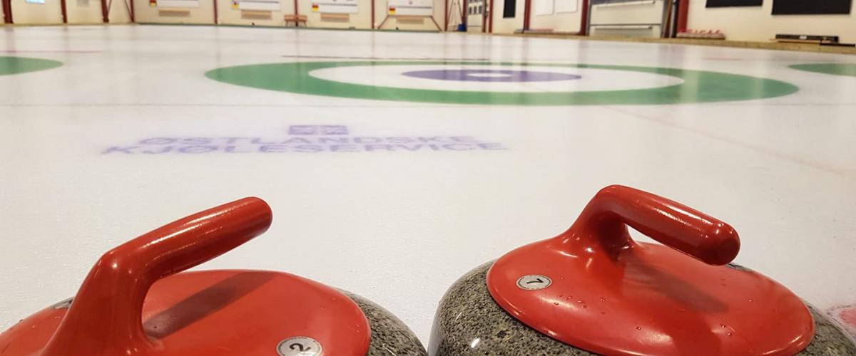 Curlingsten og is