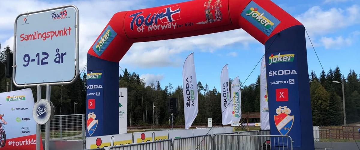 Nes Ski- og Sykkelanlegg har den siste tiden tatt imot en rekke arrangementer, blant annet Tour of Norway for kids høsten 2021. Foto: Nes Ski og Sykkelanlegg Bilde fra da Tour of Norway var på besøk i anlegget