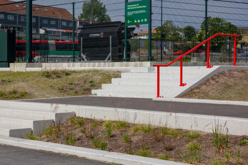 Inngangspartiet til Mortensrud Landhockeyanlegg