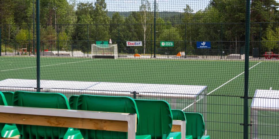 Utsikt over laandhockeybanen fra tribunen 